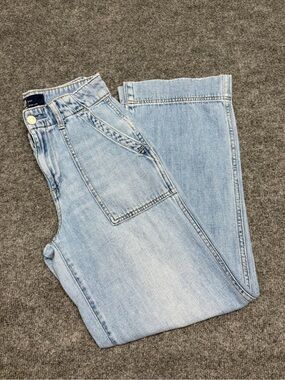GAP Light Wash Women's Relaxed Jeans